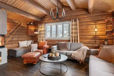 Very beautiful and cozy cabin, with outdoor jacuzzi and close to pists