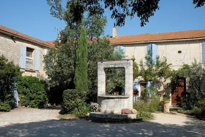 Dans Un Mas Provencal Ancien-Appartement Au Calme-Vue Sur La Campagne-