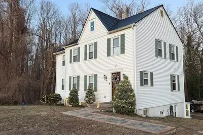 Image de 4-bedroom house w/4 Full Bth and Jacuzzi in Prince Frederick