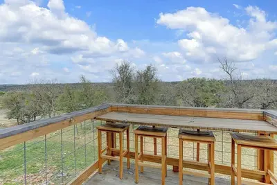 Image de Lake Down the Road - House
