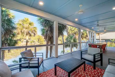 Image de Modern house near oceanfront, Ev charger & large screened-in porch