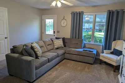 Image de Redwood Retreat in Dry Ridge, Ky Minutes from Ark and Wedding Venues