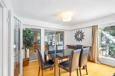 Image de Cozy West Van Home in West Vancouver