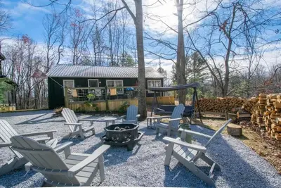 Image de Rustic Awesome 4br Lodge w/ Game Room & Fire Pit