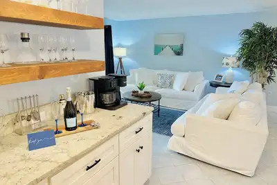 Image de Summer Winds, First Floor Poolside, Oceanfront 3br. 2. 5ba. Sleeps 9 Linens incl.
