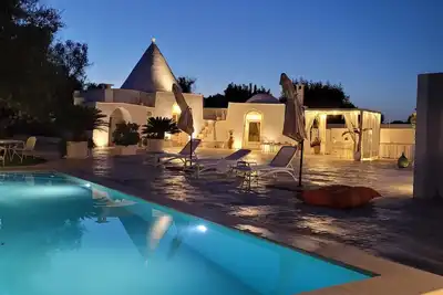 Image de Trullo il Gelso with Private Salt Water Infinity Pool and Jacuzzi inside