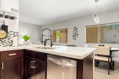 Image de Updated 2 bedroom condo in Scottsdale! Walking distance to Old Town!
