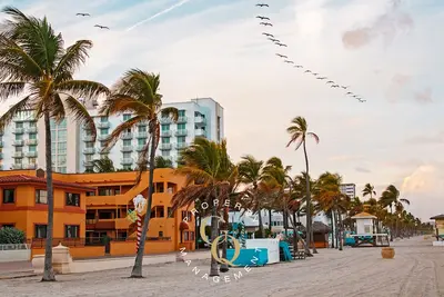 Image de Family Home Near Beach With Pool/Jacuzzi & Games