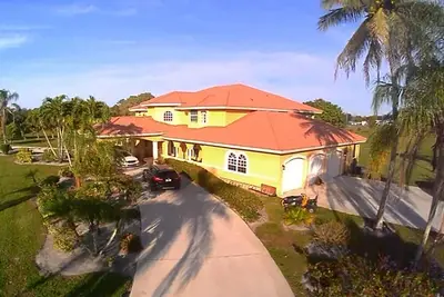 Image de Wellington Hideaway Villa is a spacious 5-bedroom house close to the Pollo Club