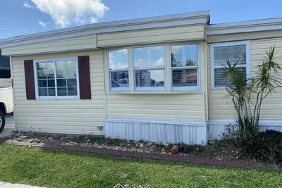 Image de 55 year old community annual rental mobile home with Ac in Englewood Fl