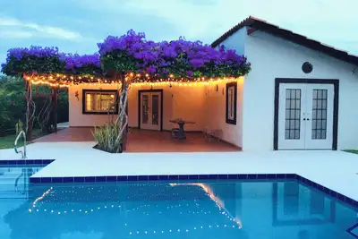 Image de Come and Relax in this Quiet Space and Enjoying Sunsets by the Pool!