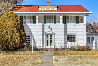 Image de Half-Mi to Atwood Lake: Spacious Home!