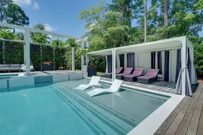 Image de Sunroom, Deck & Spa: Luxe Wilmington Home!