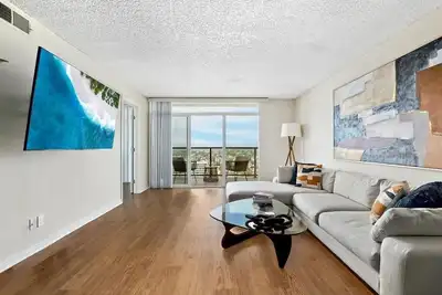 Image de The Lapis Haven - Ocean views 3br Retreat Pool, Gym jacuzzi.