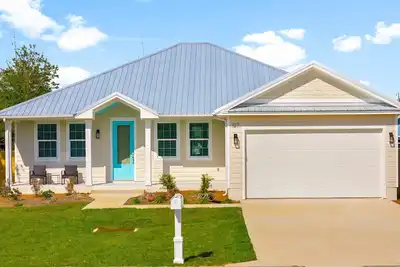 Image de Coastal Oasis | Luxe Beach House | Grill|Outdoor Shower|Spacious Garage