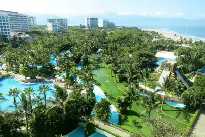 Image de Vidanta Grand Mayan Condo - 2 bedroom with 2 for 1 Golf, WiFi, pools, beach