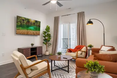 Image de Earthy Elegance Spacious 2br 2ba 2 KingBeds GymWFH