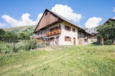 Image de Maison de vacances 'Pré-vernay' avec vue sur les montagnes, terrasse privée et jardin partagé