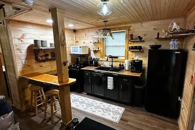 Image de Charming cabin in delightful Montague with WiFi, Ac, and parking