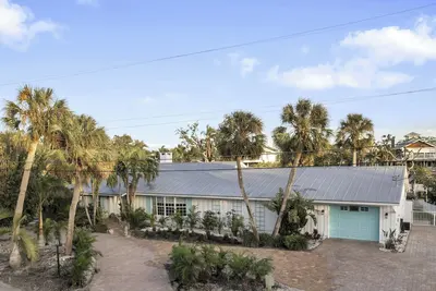 Image de Coastal Escape in Sarasota – Siesta Key Beach & Kayak-Friendly Sandbar