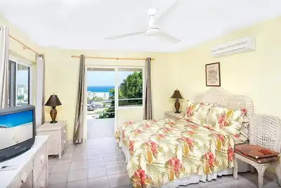The Luxurious Villa Luminara: Pool, Garden, Retreat & Beach in Oyster Bay