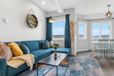 Image de Lake Views Beach Suite - 6 min to downtown Kelowna