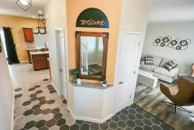 Spacious 6-bedroom house in awesome Omaha with WiFi, Ac