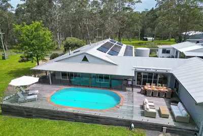 Image de Luxury farm stay, near Mollymook sleeps 14. Pet friendly.
