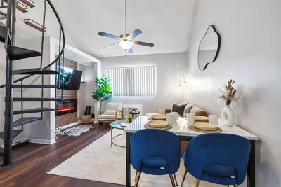 Image de New Tampa Getaway/Fireplace/Pool/Gym/Cozy Stay