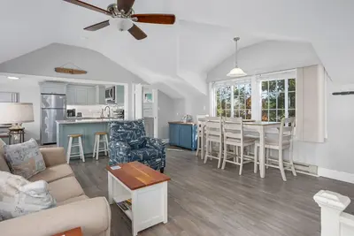 Image de Beachside Cottage with Private Beach Access - Cape Cod Charm!