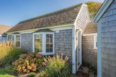 Image de Serenity - Cozy Beachfront Charm Awaits