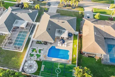 Image de Resort Villa! Heated Pool+Golf+Firepit+Turf Sports