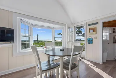 Image de Cozy Cape Getaway for Two at The Sea Rose