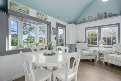 Image de The Seashell – Cozy Studio Steps from Nantucket Sound