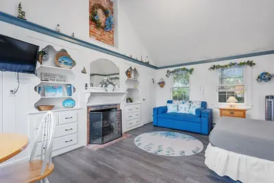 Image de Charming Studio Cottage with Private Beach