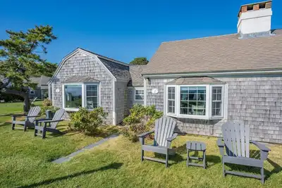 Image de Charming 2br/2ba coastal retreat with Nantucket Sound views