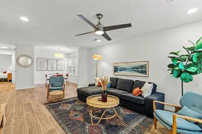 Image de Charming 3-bedroom townhome in midtown Fayetteville close to everything!