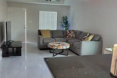 Image de Charming 2-bedroom apartment with WiFi, Ac, and Adt Security in quaint Mission!
