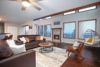 Image de Luxurious Retreat w/ Breathtaking Views & Aurora