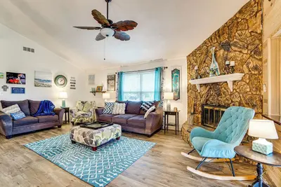 Image de Waterfront Lake Tawakoni Home w/ Yard & Fire Pit