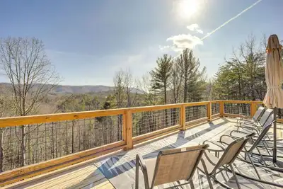 Image de Scenic Mtn Views & Fire Pit: Modern Lenoir Retreat