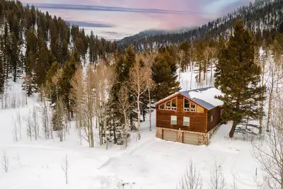 Image de 12miles to Yellowstone-HotTub+EVCharger+Huge!