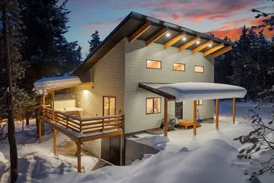 Image de Cozy Cabin+Hotub&FirePit+WiFI+Ac+28miles2YNP