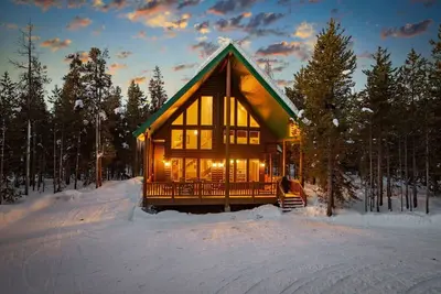 Image de Pine Haven Lodge+Ac+Hottub&FirePit+WiFi+30mi2YNP