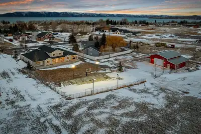 Image de 2 Acres-Pickleball/B-Ball-Hot Tub-Sleeps 34-Fire Pit