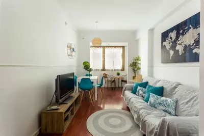 Image de Modern & Bright 2-Bedroom Apartment in Les Corts – Sleeps 4