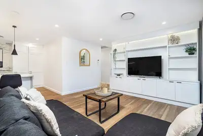 Image de Coastal Escape – Walk to Broadbeach & Dining!