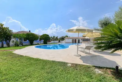 Image de Belle maison de vacances privée avec Wifi, piscine privée, climatisation, Tv, terrasse, parking