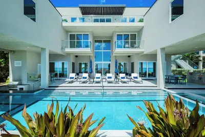 The Palm Family Retreat in Bodden Town by Personal Villas - Perfect Holiday Home
