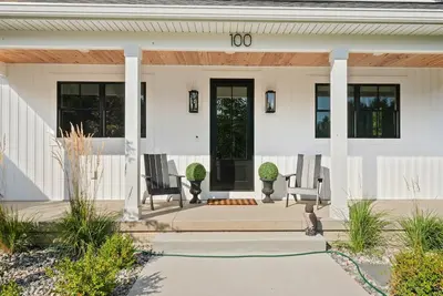 Image de Tlc Cottage in Leland - New- sleeps 12!